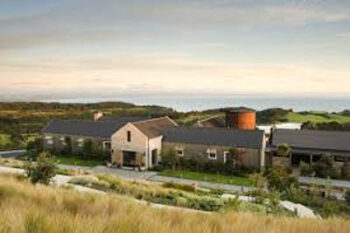 CapeKidnappersLodge-front-view